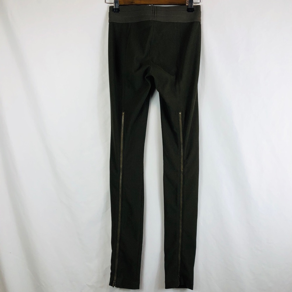 Back zip-up army green leggings